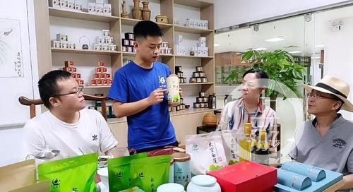 重庆市人民政府办公厅关于继续大力实施消费帮扶巩固拓展脱贫攻坚成果的实施意见【图片解读】 重庆市人民政府办公厅关于继续大力实施消费帮扶巩固拓展脱贫攻坚成果的实施意见【图片解读】